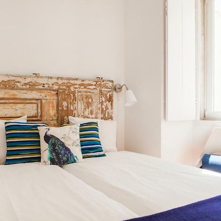 Cozy 1St Floor Flat Central Chiado District With Balconies And Ac 19Th Century Building Lisbon Bagian luar foto