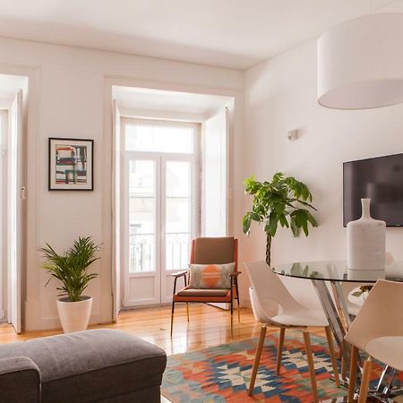 Cozy 1St Floor Flat Central Chiado District With Balconies And Ac 19Th Century Building Lisbon Bagian luar foto