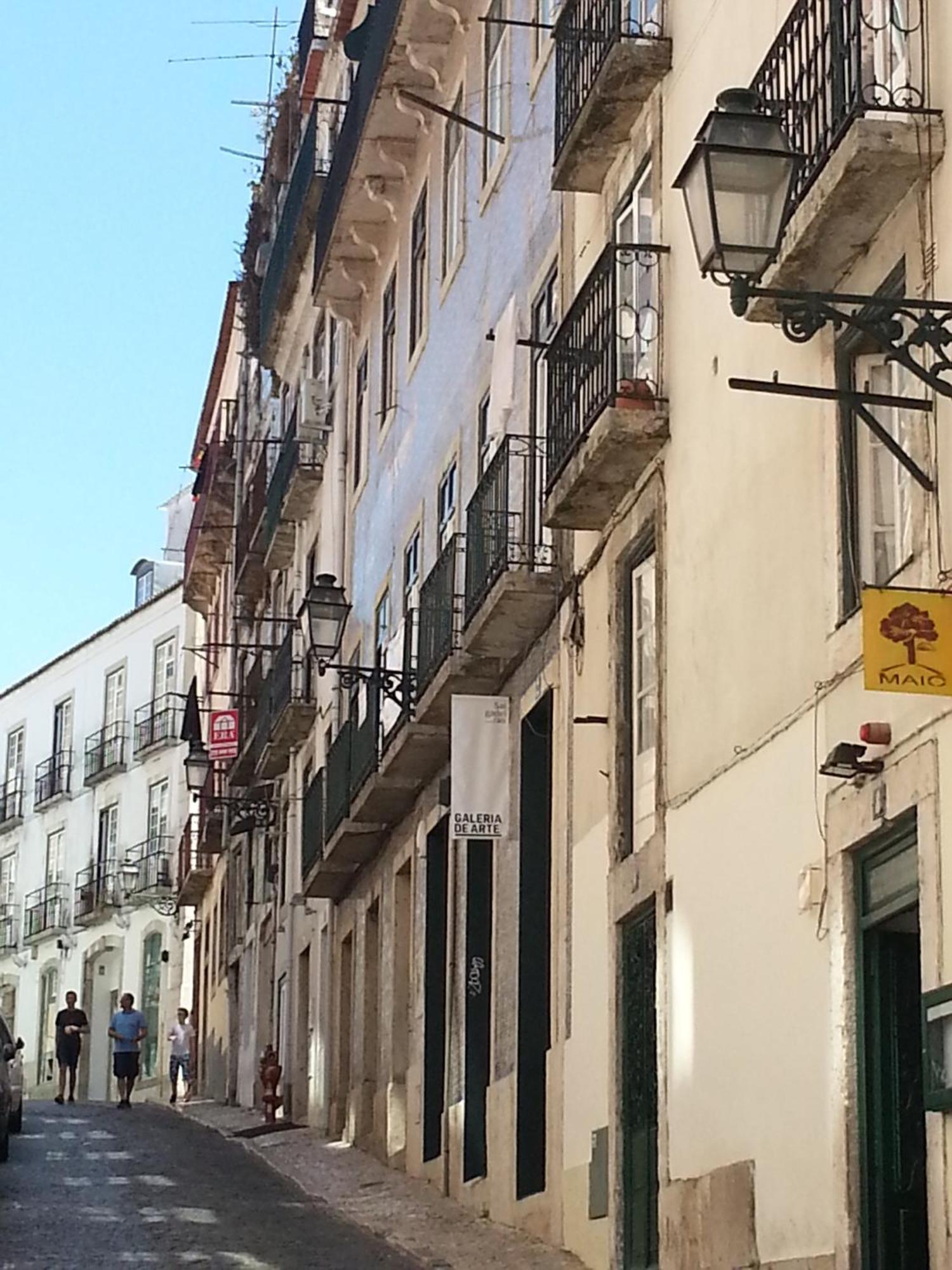 Cozy 1St Floor Flat Central Chiado District With Balconies And Ac 19Th Century Building Lisbon Bagian luar foto