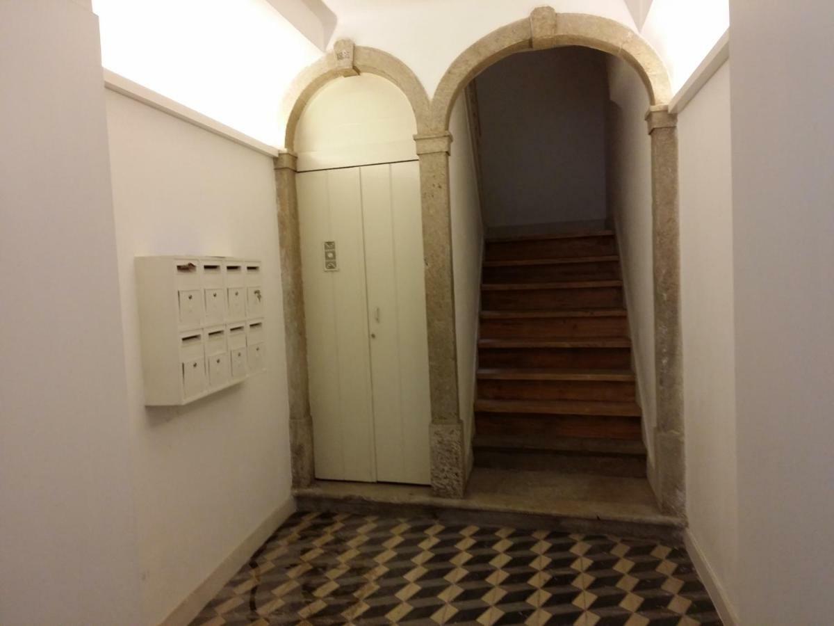 Cozy 1St Floor Flat Central Chiado District With Balconies And Ac 19Th Century Building Lisbon Bagian luar foto