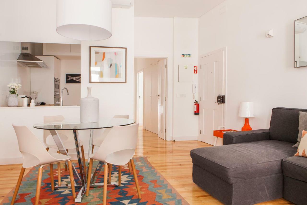 Cozy 1St Floor Flat Central Chiado District With Balconies And Ac 19Th Century Building Lisbon Bagian luar foto