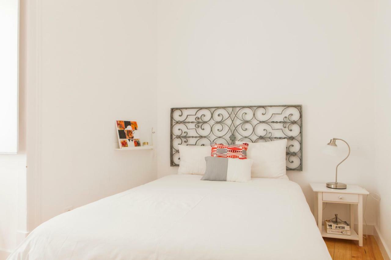 Cozy 1St Floor Flat Central Chiado District With Balconies And Ac 19Th Century Building Lisbon Bagian luar foto