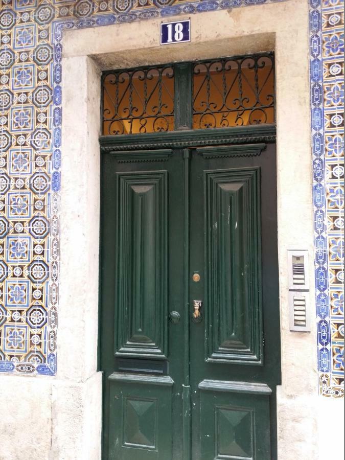 Cozy 1St Floor Flat Central Chiado District With Balconies And Ac 19Th Century Building Lisbon Bagian luar foto