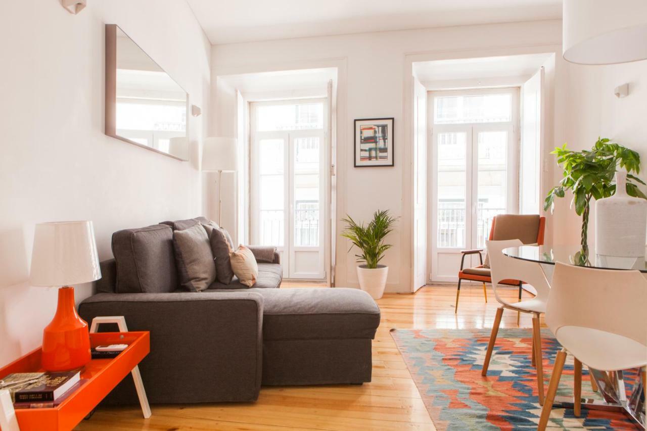 Cozy 1St Floor Flat Central Chiado District With Balconies And Ac 19Th Century Building Lisbon Bagian luar foto