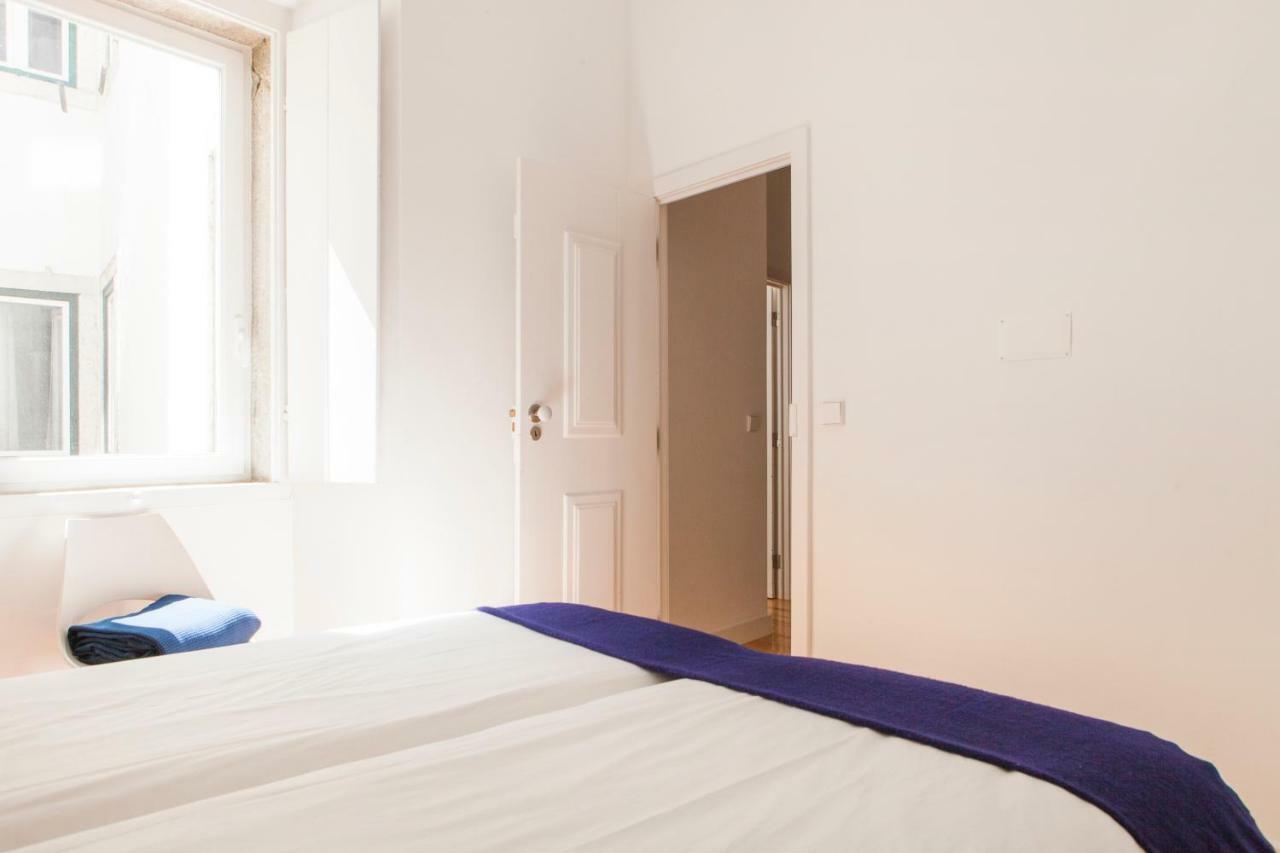 Cozy 1St Floor Flat Central Chiado District With Balconies And Ac 19Th Century Building Lisbon Bagian luar foto