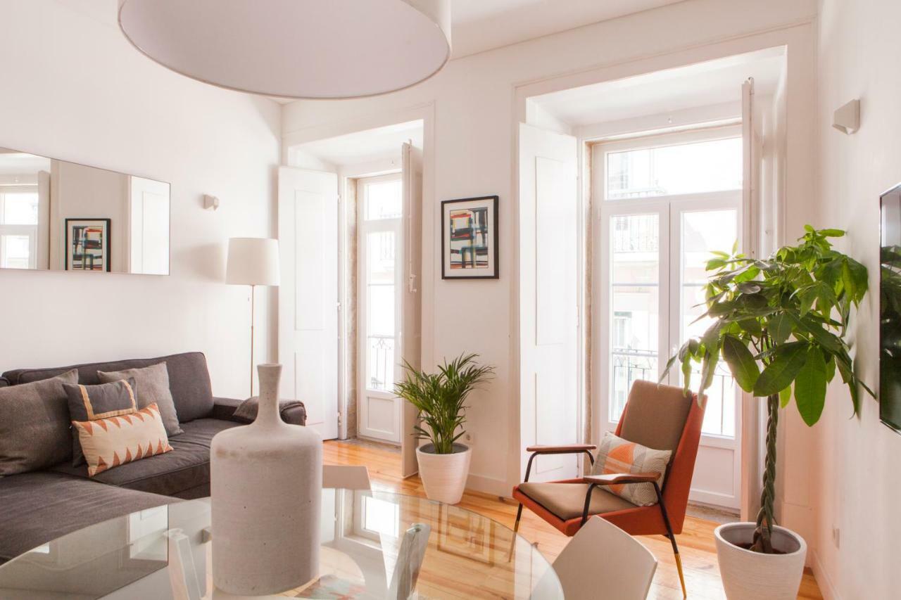 Cozy 1St Floor Flat Central Chiado District With Balconies And Ac 19Th Century Building Lisbon Bagian luar foto