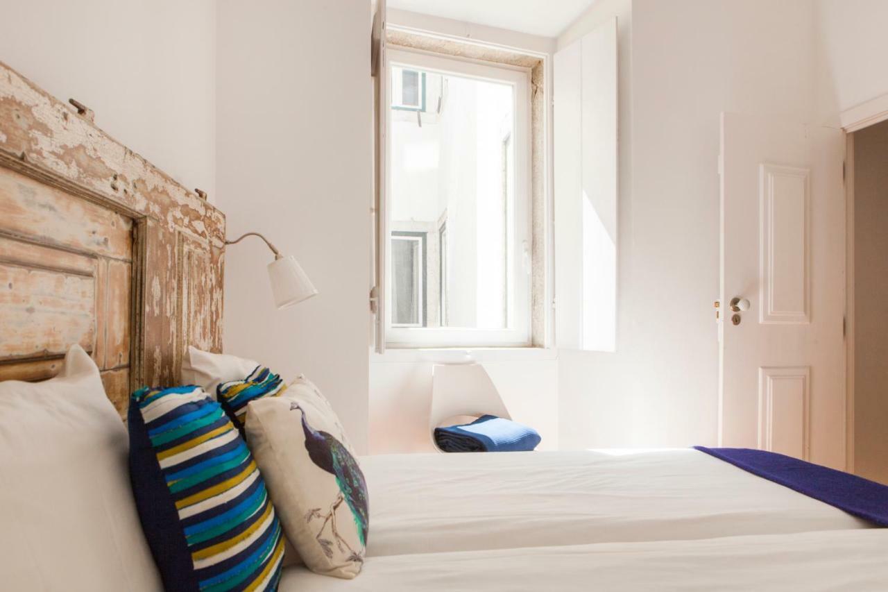Cozy 1St Floor Flat Central Chiado District With Balconies And Ac 19Th Century Building Lisbon Bagian luar foto